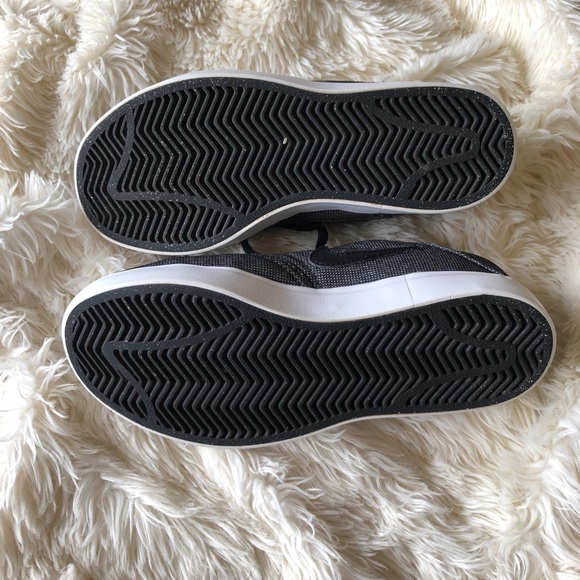 Boys Heather Gray Nike Sneaker Shoes Size 2 - Picture 5 of 5